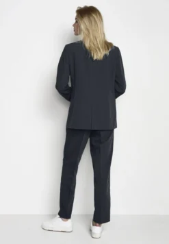 Kaffe Kasakura- Blazer - Midnight Marine -Ulla Popken Negozio 01879c8e29fa49e2933564ec72ac1df1 scaled