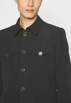 Vivienne Westwood Sang Jacket UnisexGiacca LeggeraBlack Donna Giacche E Blazer VW9210024-Q11 -Ulla Popken Negozio 4b766904f96d4a0fabd2f23df977e237 scaled