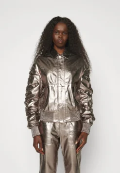 Mina Metallic Giacca Di PelleGun Metal Donna Giacche E Blazer STX21G00F-D11 -Ulla Popken Negozio 4cffccae32e04678a9d9c42df4deb27e scaled