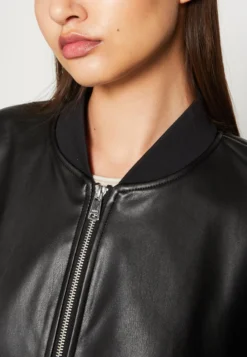 ONLY OnltessaGiacca In SimilpelleBlack Donna Giacche E Blazer ON321G1QV-Q11 -Ulla Popken Negozio 6313f55c45df488eb8611d4a92104baf scaled