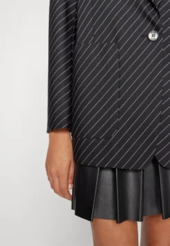 Boss JakuaBlazerBlack Donna Giacche E Blazer BB121G09G-Q11 -Ulla Popken Negozio 700795a2afec4a41b1dabdbf8b0815b9 scaled