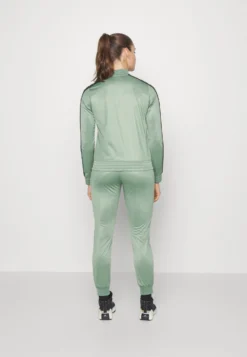 Kappa Tracksuit - Tuta - Hedge Green -Ulla Popken Negozio 78895fda1f5d44b1b0fedbcb4410e5c2 scaled