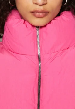 ONLY Onldolly Short Puffer JacketGiacca InvernaleFuchsia Purple Donna Giacche E Blazer ON321U0HW-J13 9 ONLY Onldolly Short Puffer JacketGiacca InvernaleFuchsia Purple Donna Giacche E Blazer ON321U0HW-J13 -Ulla Popken Negozio 88ec45de47ab437ca2f2f315c1c12391 scaled