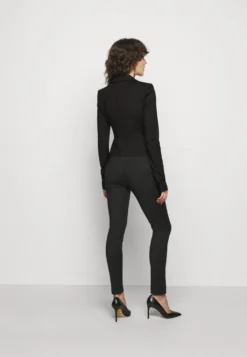 Patrizia Pepe GiaccaBlazerNero Donna Giacche E Blazer P1421G03C-Q11 9 Patrizia Pepe GiaccaBlazerNero Donna Giacche E Blazer P1421G03C-Q11 -Ulla Popken Negozio 9bfc2e2b492c4477b415a61b25db24c4 scaled