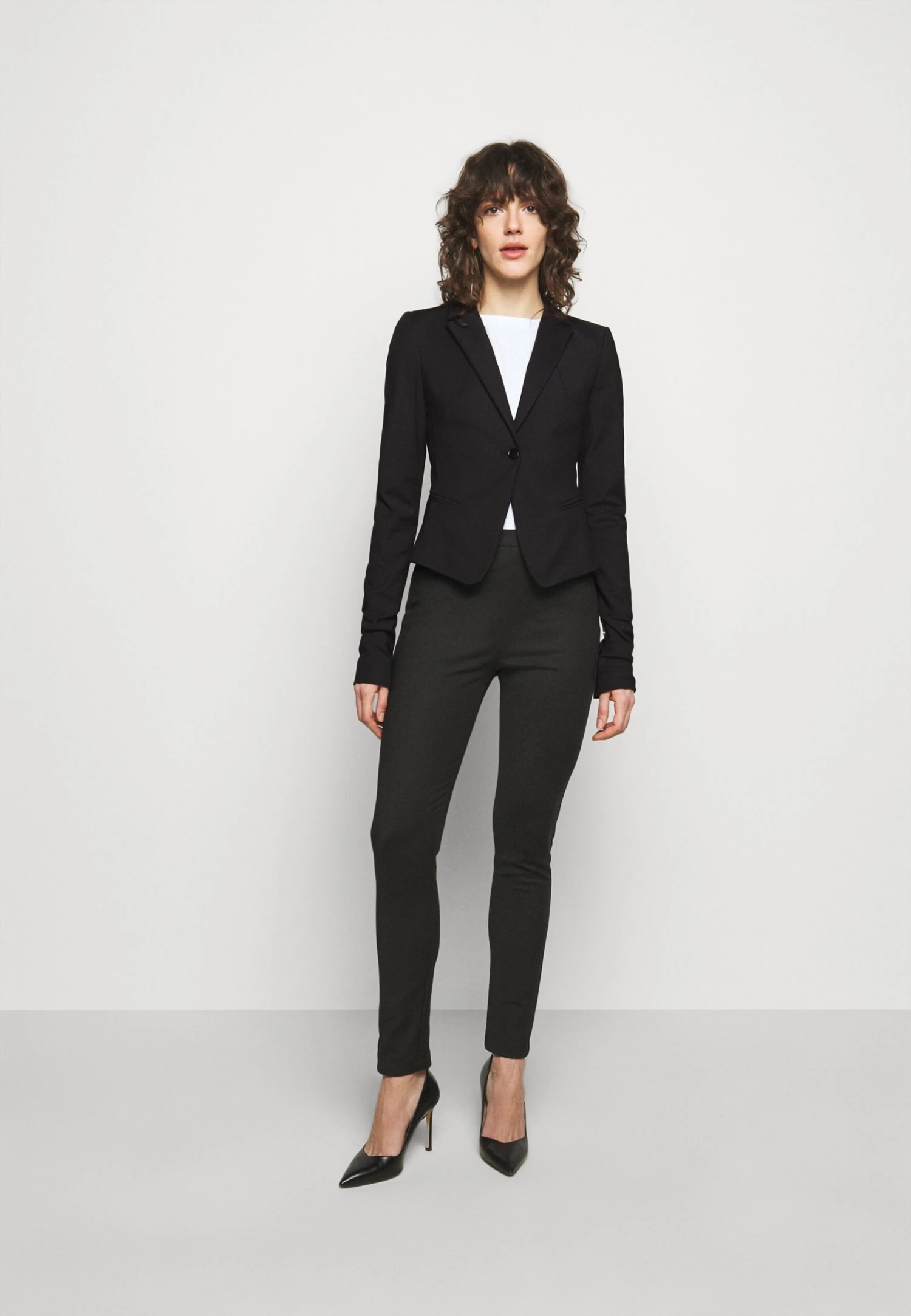 Patrizia Pepe GiaccaBlazerNero Donna Giacche E Blazer P1421G03C-Q11 2 Patrizia Pepe GiaccaBlazerNero Donna Giacche E Blazer P1421G03C-Q11 - immagine 2