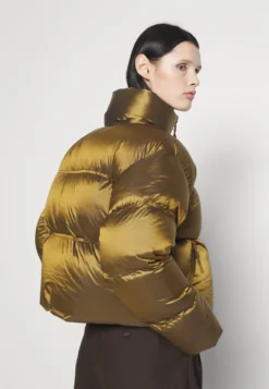 Filippa K Cropped Puffer JacketPiuminoBronze Donna Giacche E Blazer F1421U01R-O11 -Ulla Popken Negozio 9d1f34e45d6742039cbe26923967bbf2 scaled