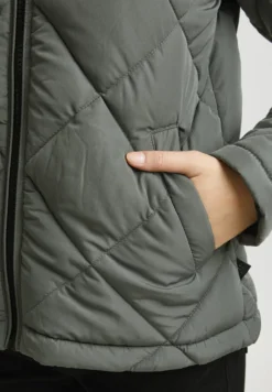 OXMO Oxstacie - Giacca Da Mezza Stagione - Pewter -Ulla Popken Negozio bbc6bfd2e0c04df3bfc518490befc096 scaled