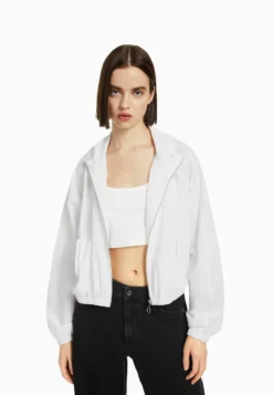 BERSHKA Cropped Ripstop Textured - Giacca Leggera - Off White